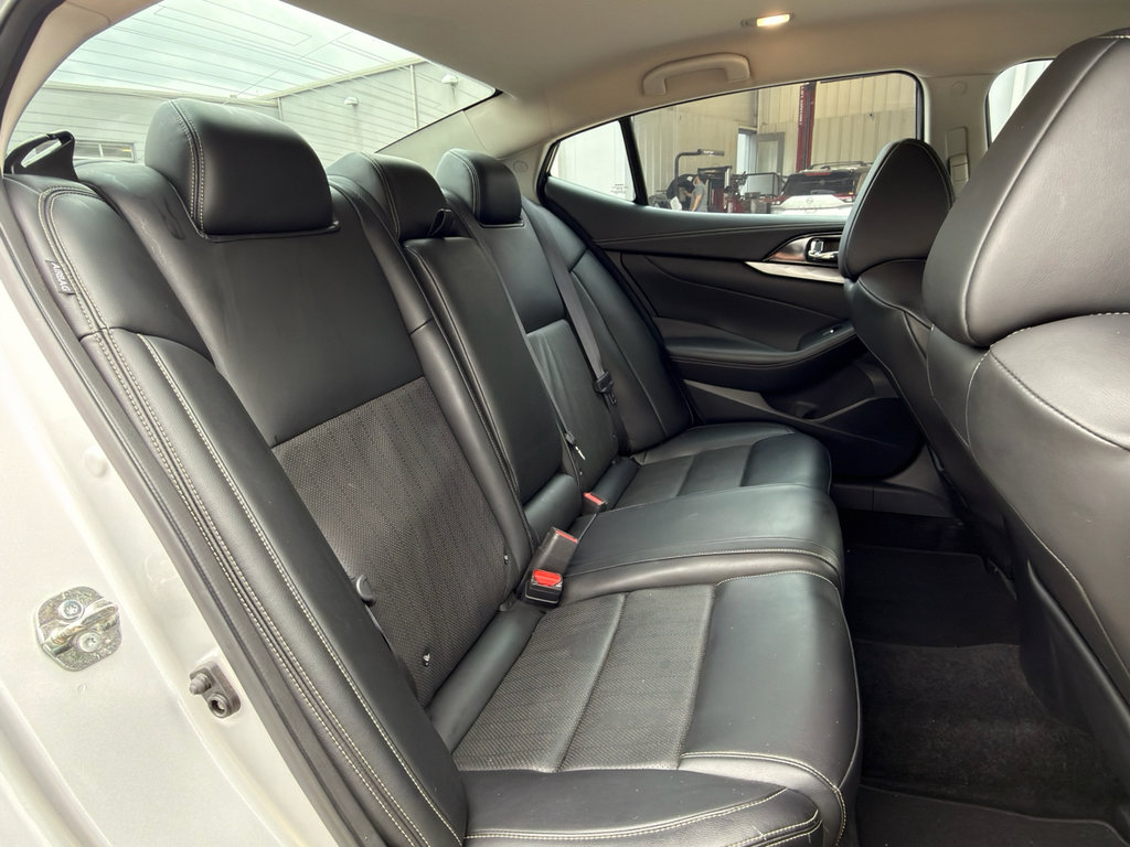Used 2019 Nissan Maxima 3.5 SV w/ Floor Mat Group FWD image 19