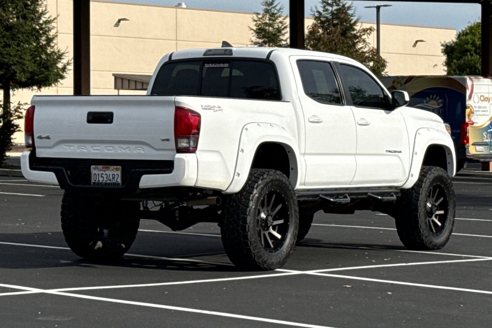 Used 2018 Toyota Tacoma SR image 5
