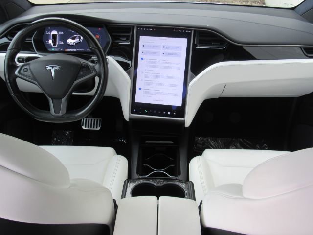 Used 2018 Tesla Model X 100D image 3