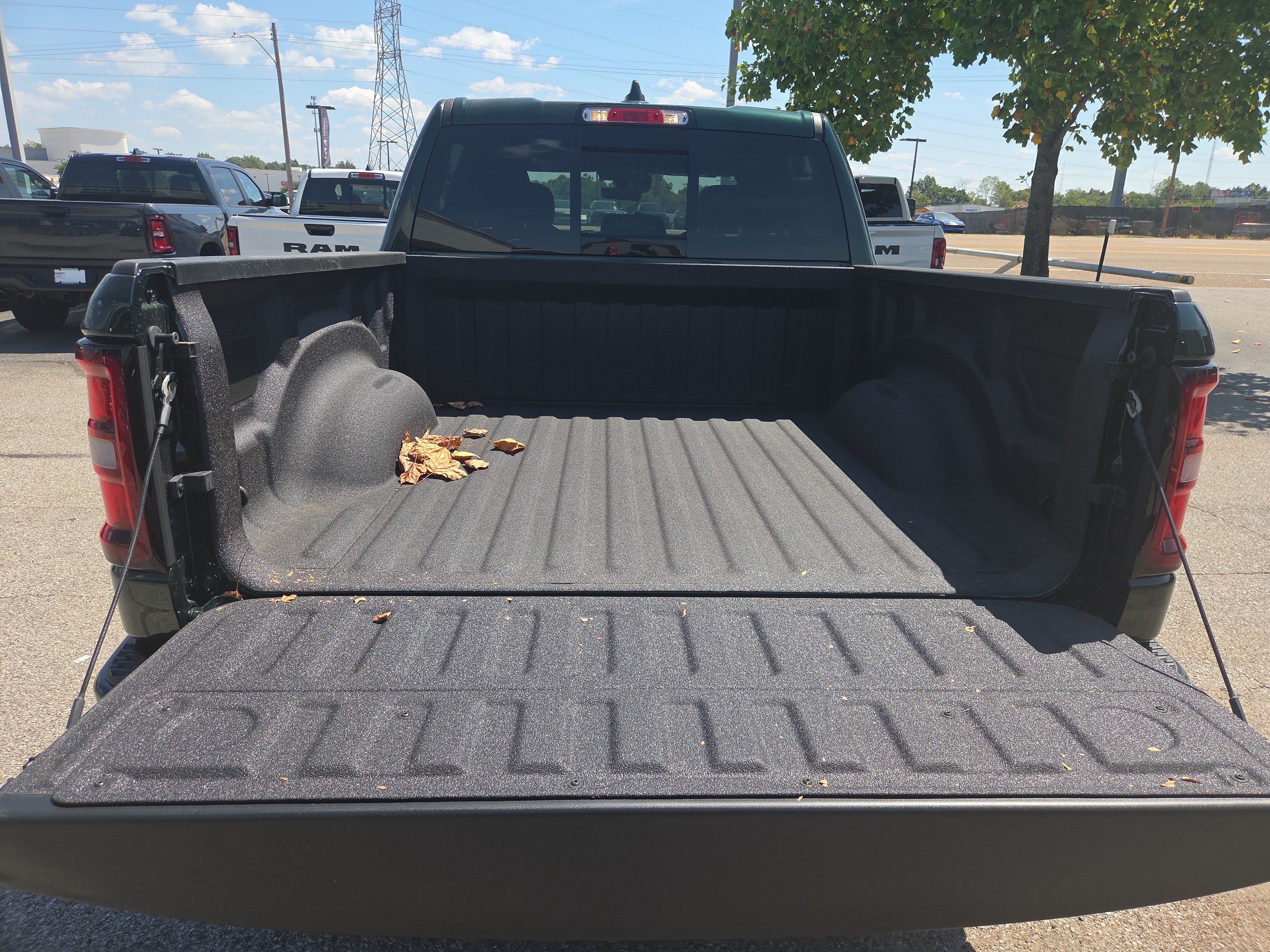 New 2026 RAM 1500 Express AWD/4WD image 8