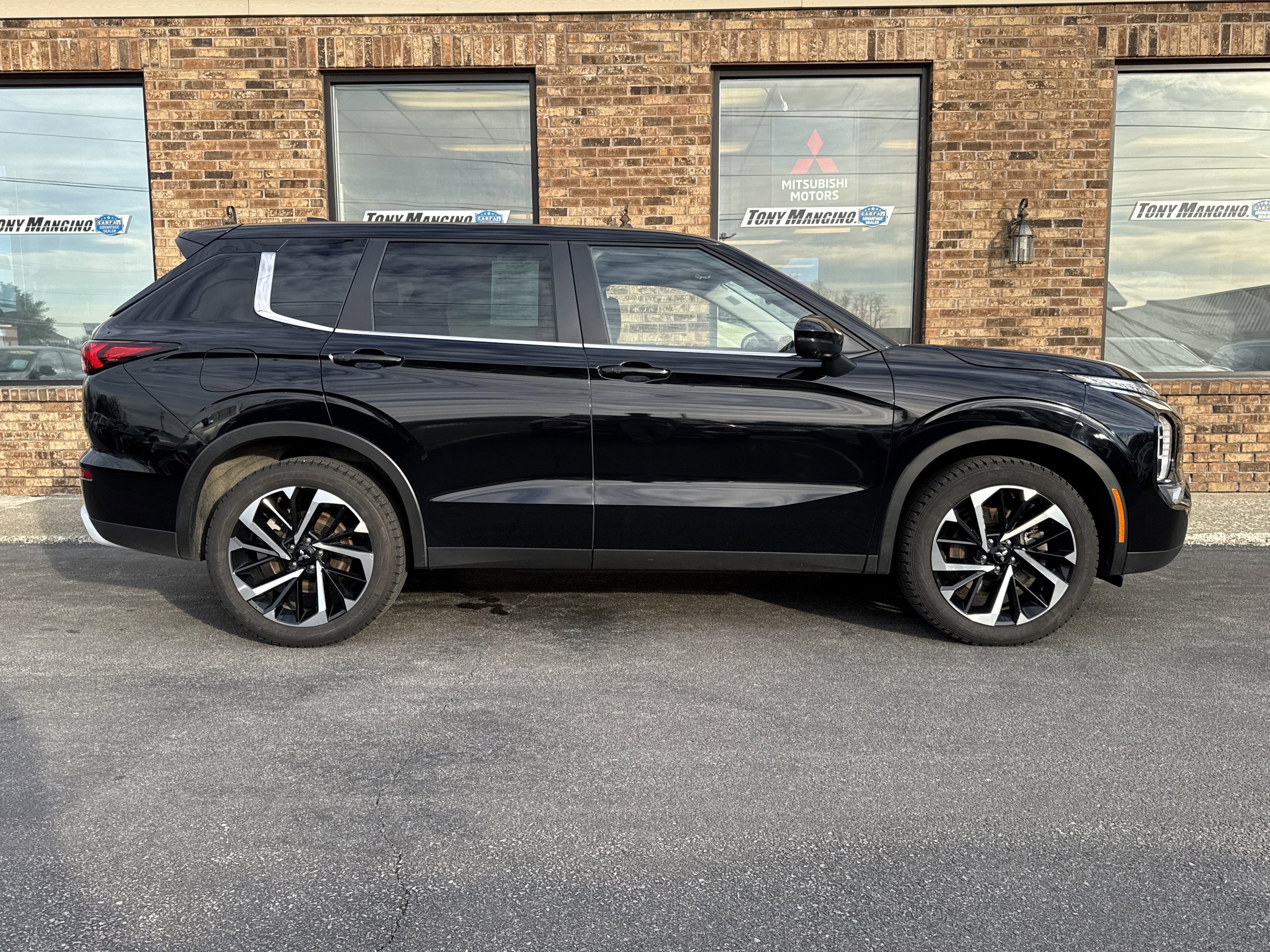 Used 2022 Mitsubishi Outlander SE image 6