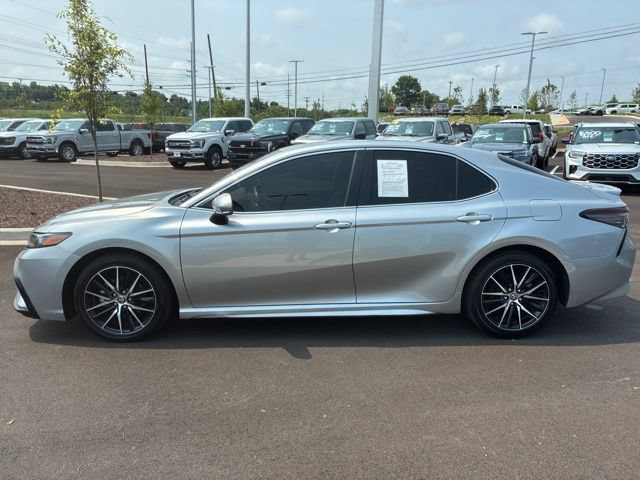 Used 2024 Toyota Camry SE FWD image 4