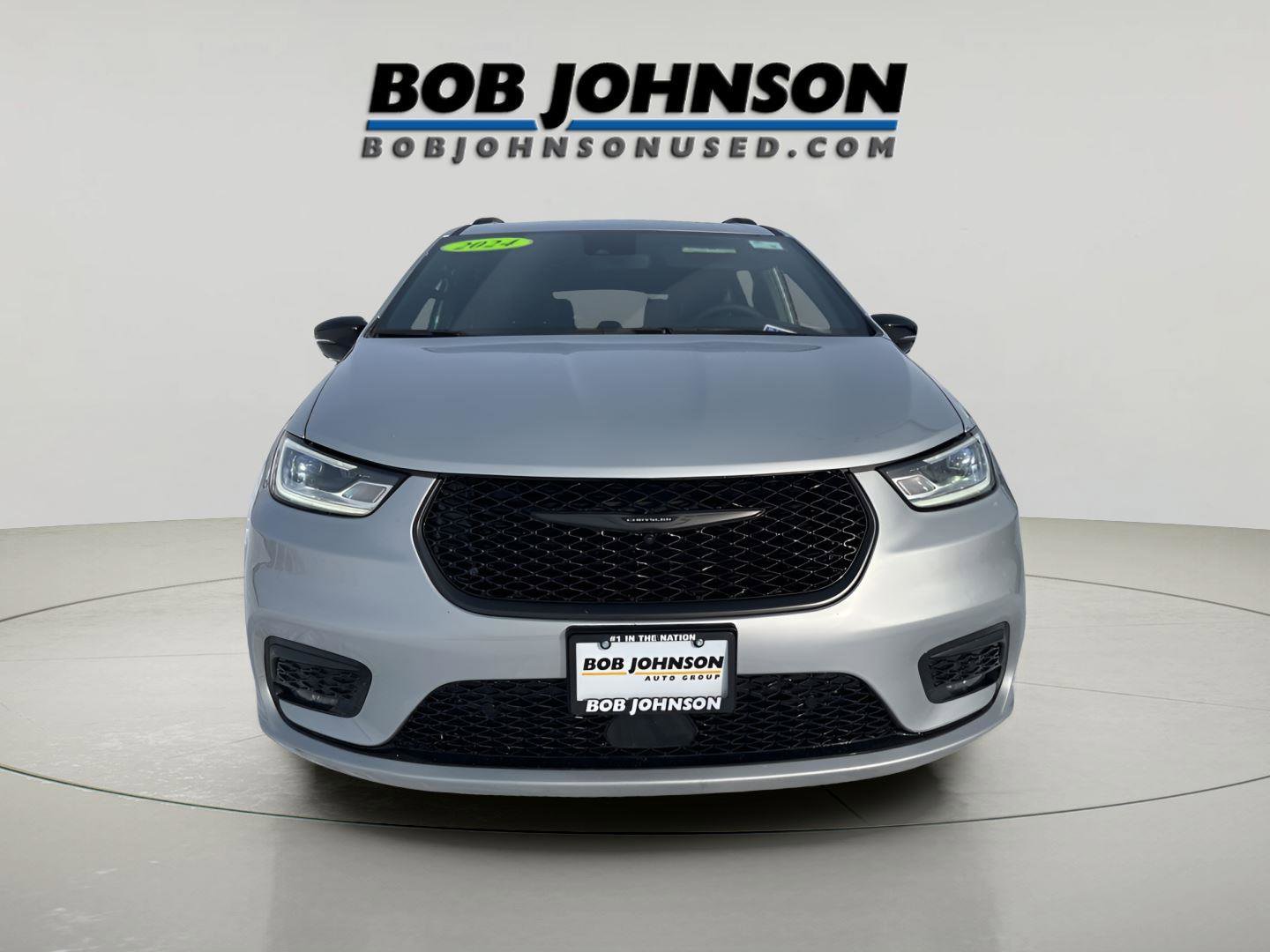 Used 2024 Chrysler Pacifica Touring-L w/ S Appearance Package image 2