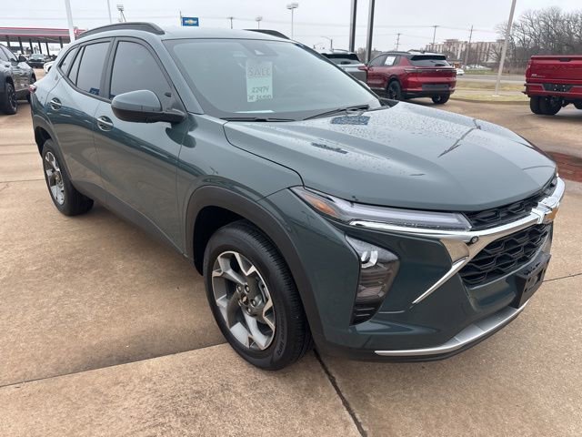 Used 2025 Chevrolet Trax LT image 7