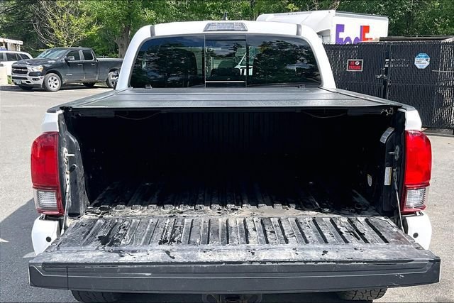 Used 2018 Toyota Tacoma TRD Off-Road w/ Technology Package AWD/4WD image 30