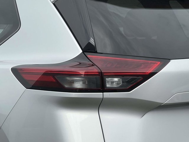 Used 2021 Nissan Rogue SV FWD image 7