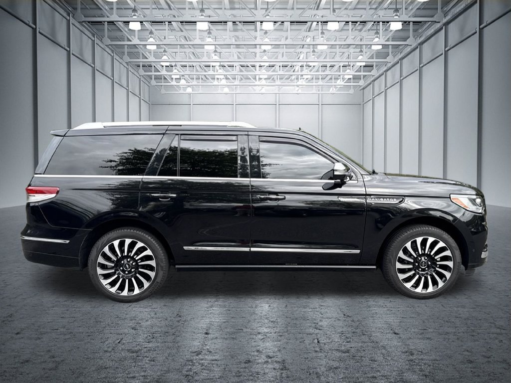 Used 2022 Lincoln Navigator Black Label AWD/4WD image 10
