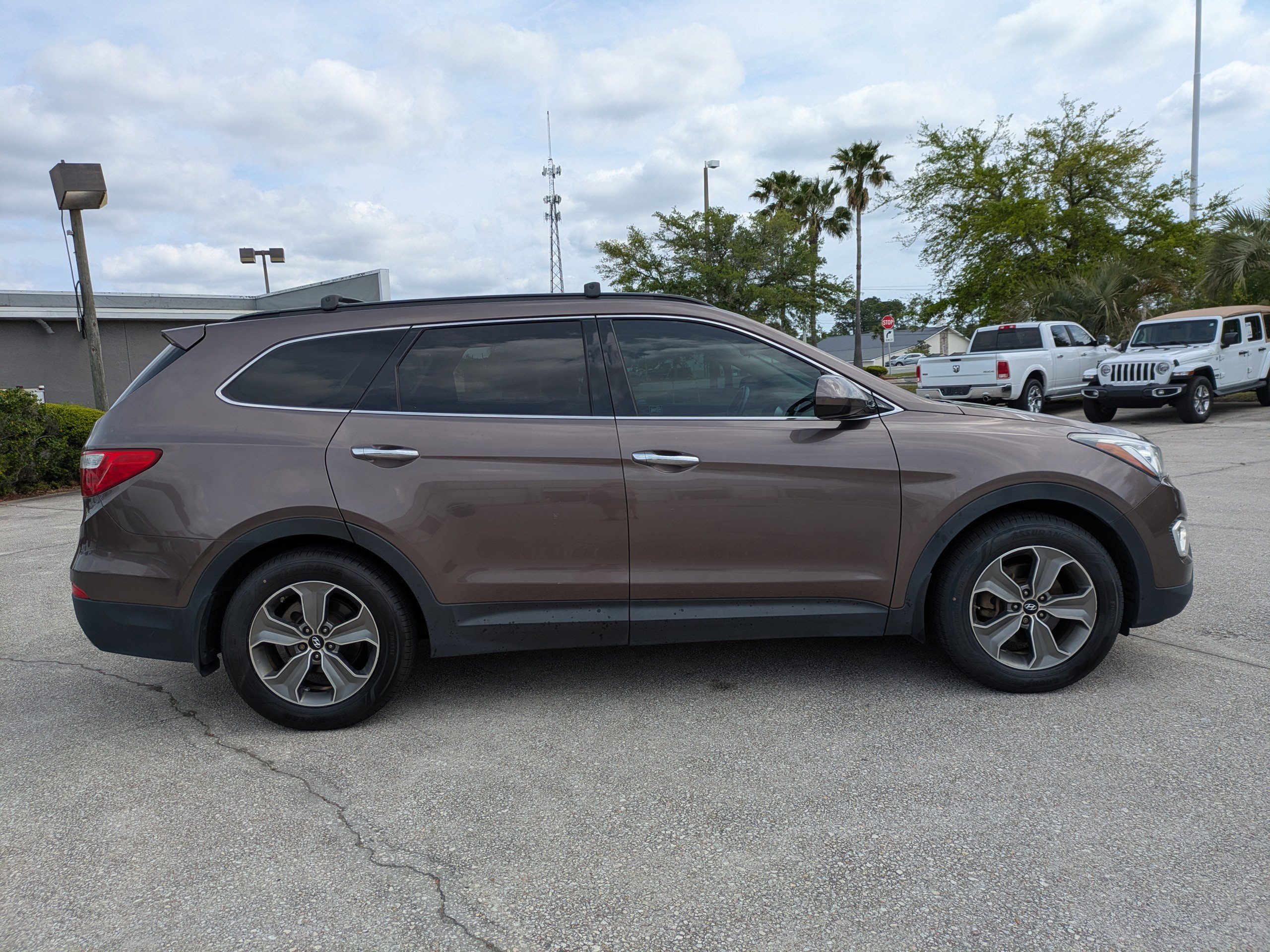 Used 2014 Hyundai Santa Fe GLS FWD image 3