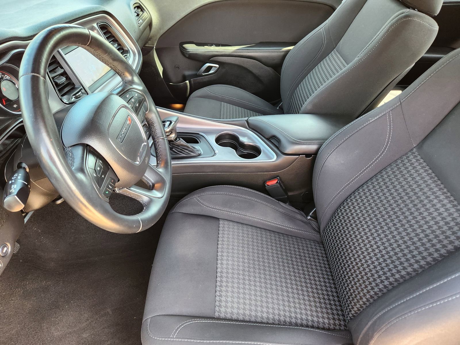 Used 2019 Dodge Challenger SXT image 15