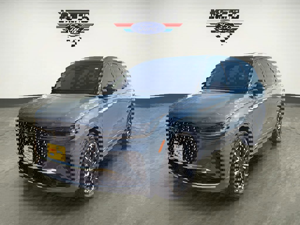 Used 2025 Lincoln Nautilus Reserve image 1