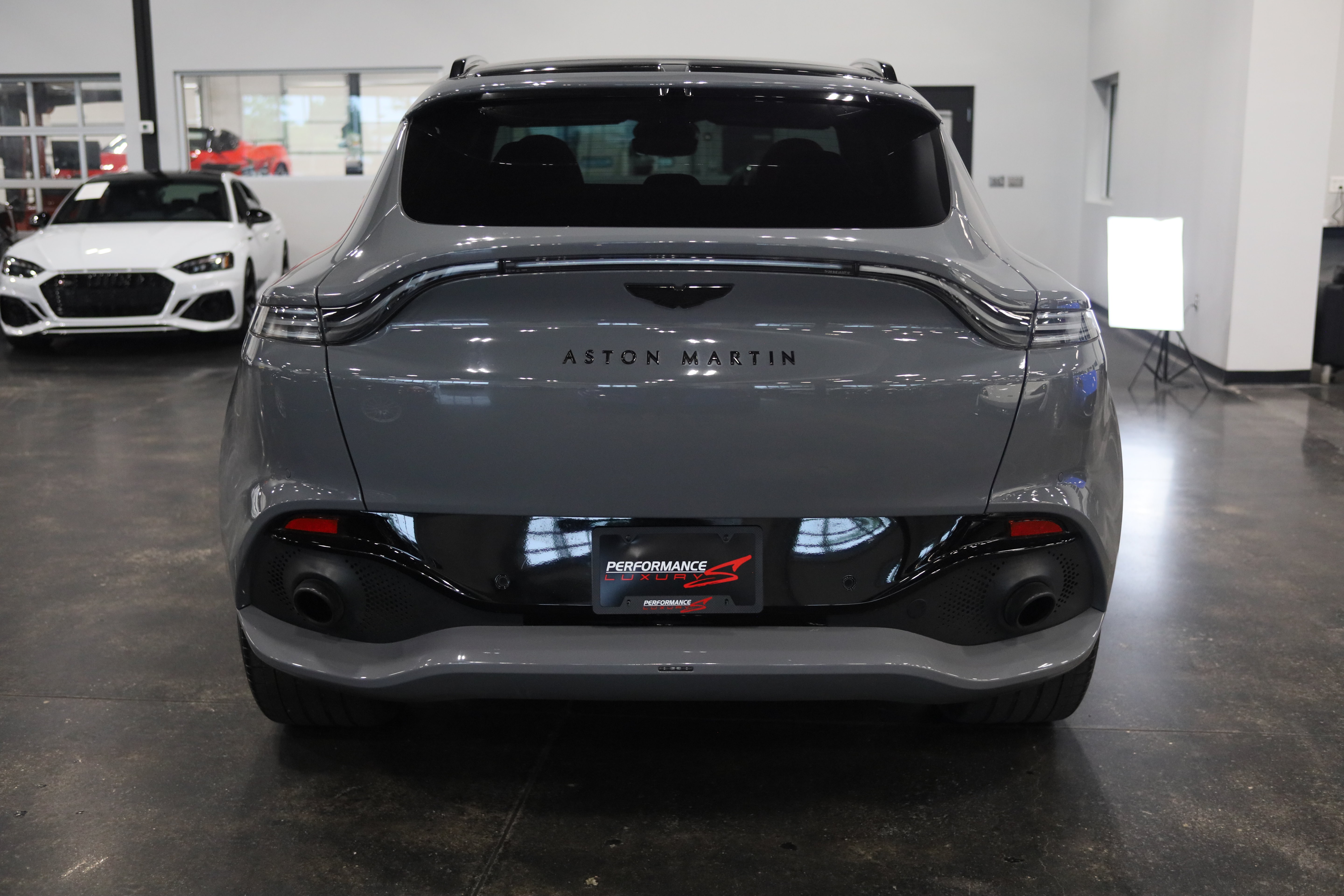 Used 2022 Aston Martin DBX AWD/4WD image 5