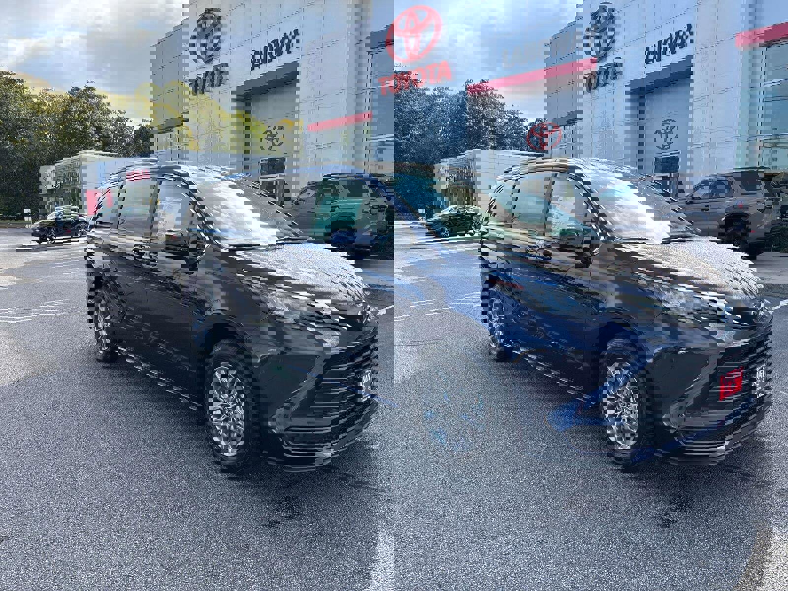 New 2025 Toyota Sienna LE video 1
