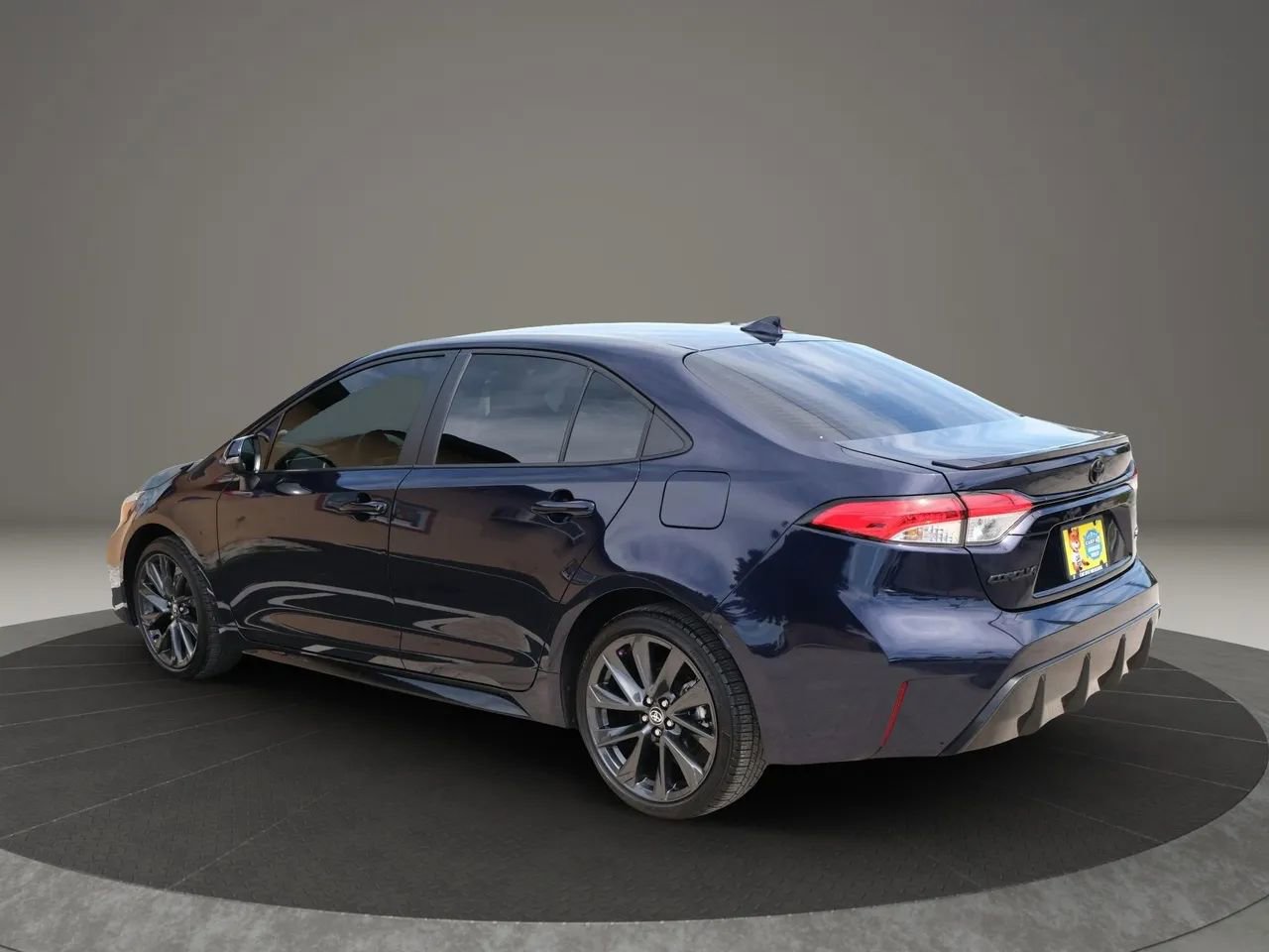 Used 2025 Toyota Corolla SE image 3