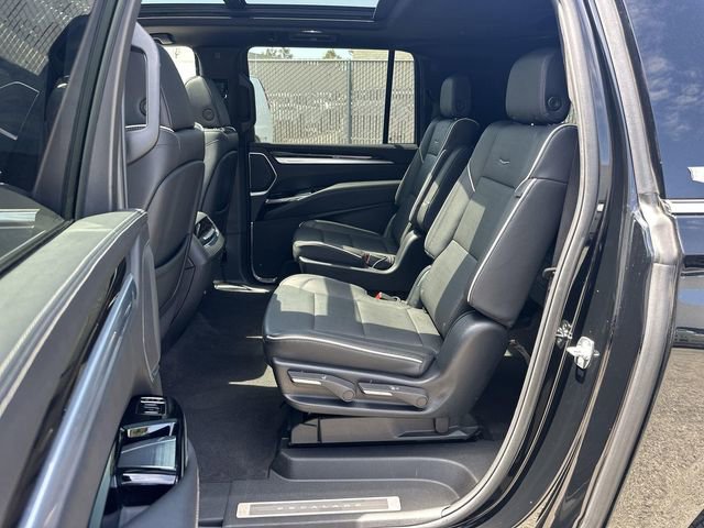 Used 2025 Cadillac Escalade ESV Premium Luxury AWD/4WD image 25
