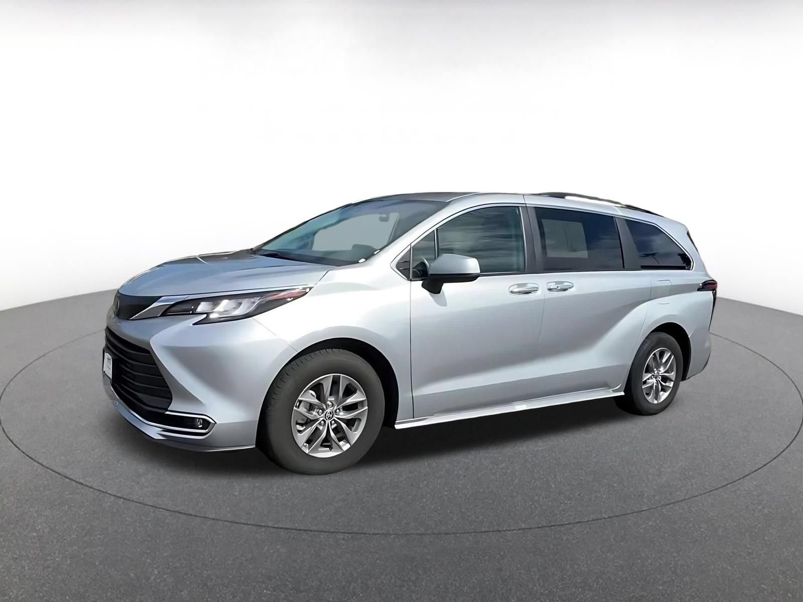 Used 2023 Toyota Sienna XLE FWD image 8