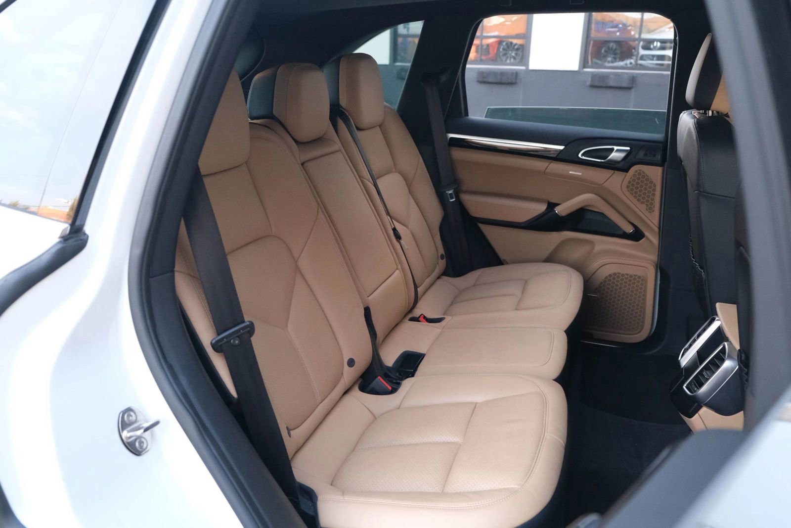 Used 2016 Porsche Cayenne Sport Utility 4D image 31