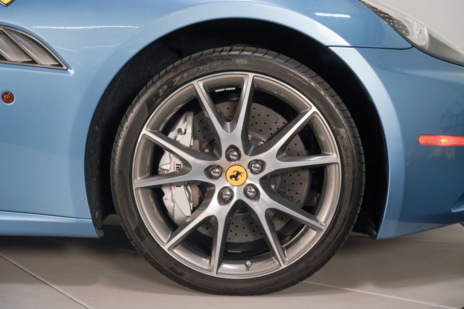 Used 2012 Ferrari California RWD image 27