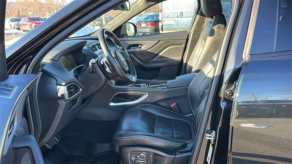 Used 2018 Jaguar F-PACE S image 9