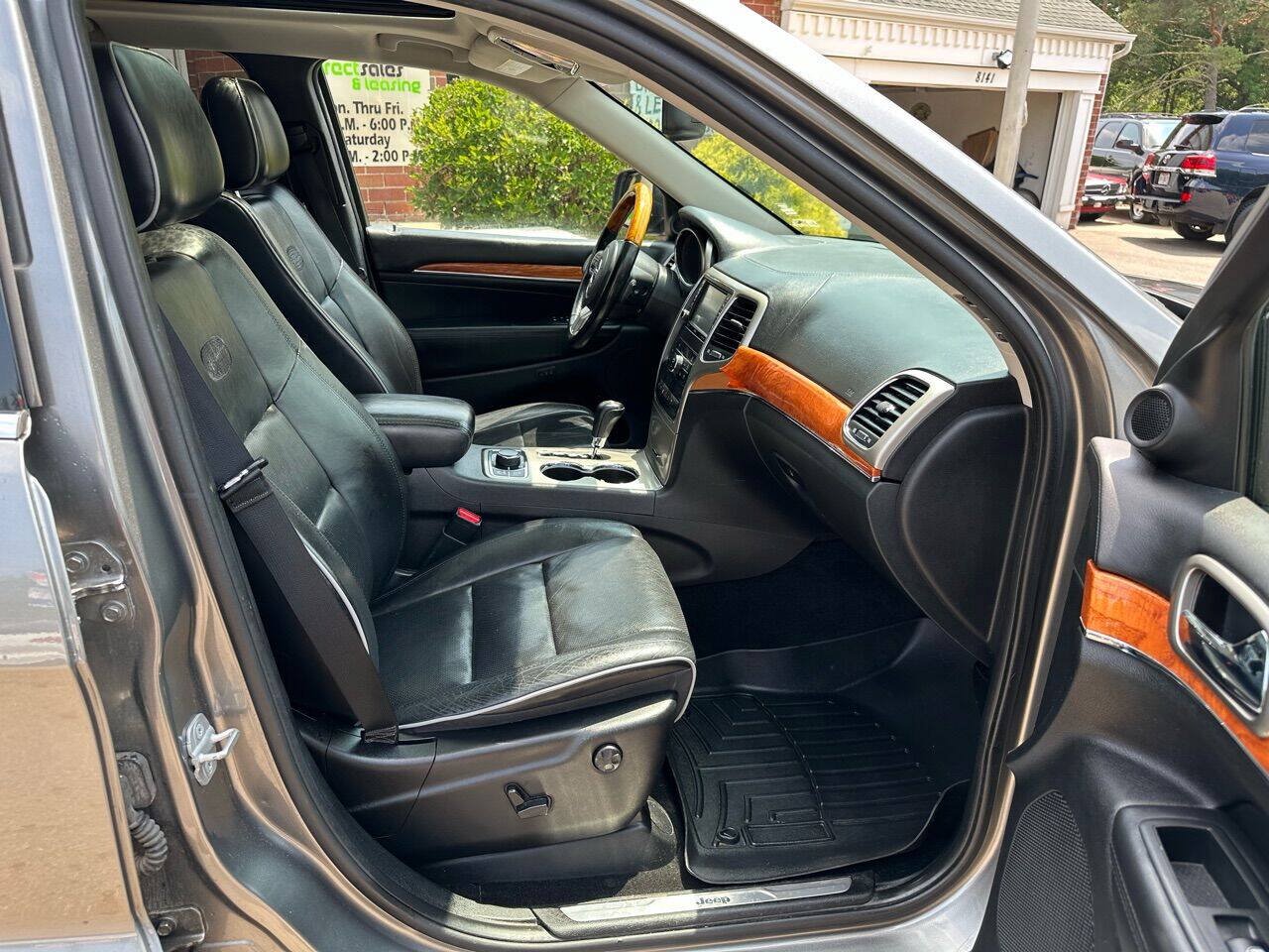 Used 2013 Jeep Grand Cherokee Overland AWD/4WD image 25