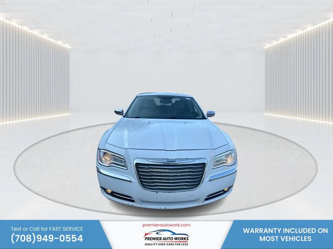 Used 2011 Chrysler 300 Limited RWD image 2