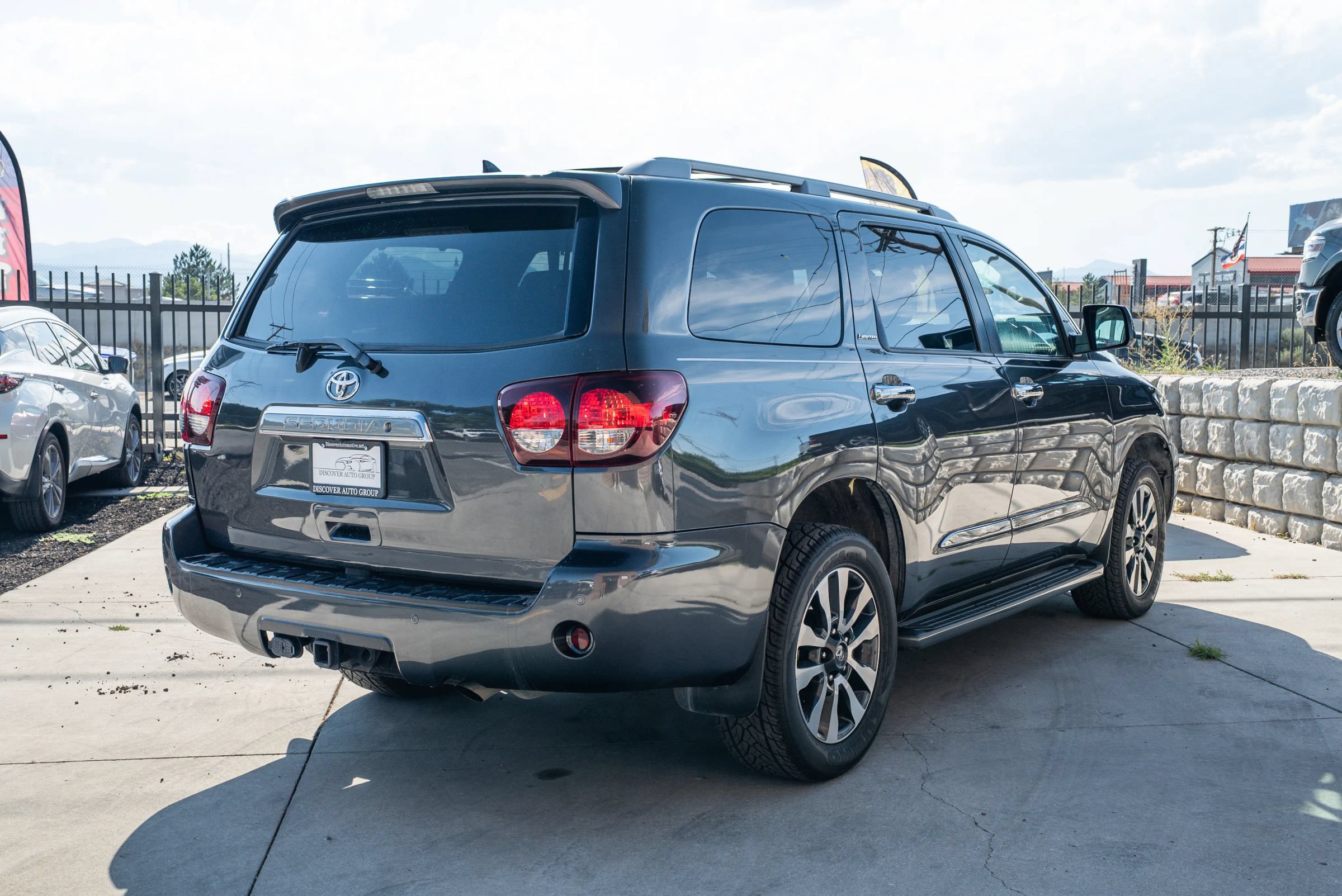 Used 2019 Toyota Sequoia Limited w/ Safety & Convenience Package AWD/4WD image 10