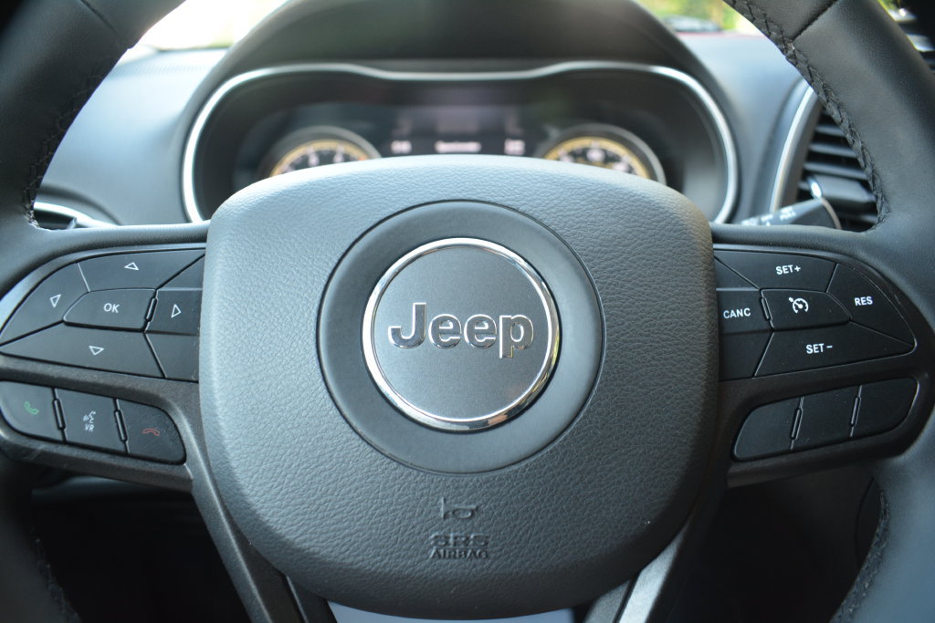 Used 2022 Jeep Cherokee Trailhawk AWD/4WD image 11