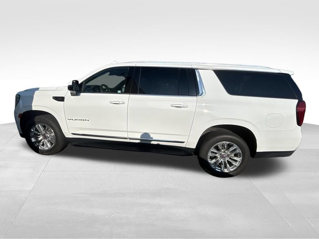 Used 2021 GMC Yukon XL SLT w/ Rear Media and Nav Package AWD/4WD image 3