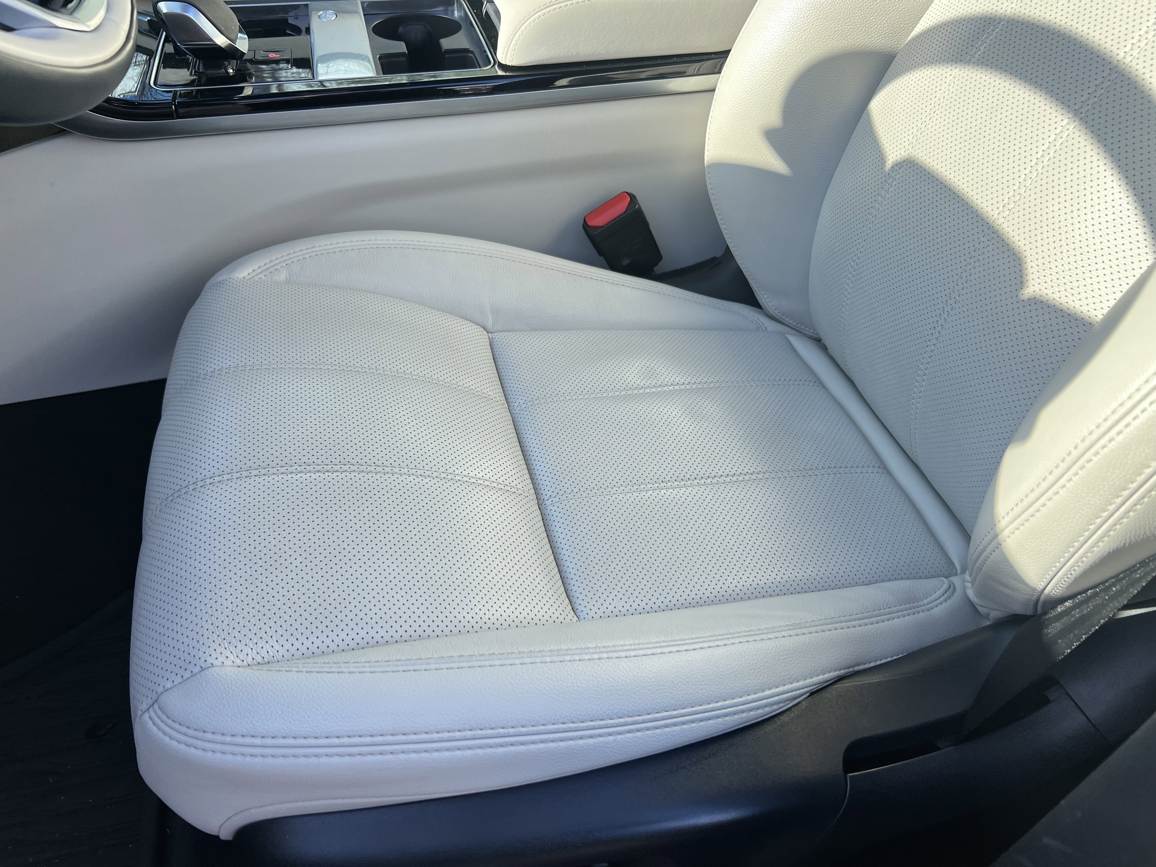 Certified 2022 Land Rover Range Rover Velar R-Dynamic S image 19