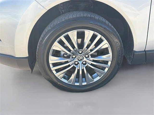 Used 2022 Toyota Venza XLE image 39