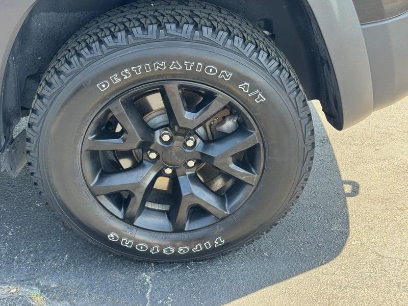 Used 2016 Jeep Cherokee Trailhawk w/ Cold Weather Group AWD/4WD image 9