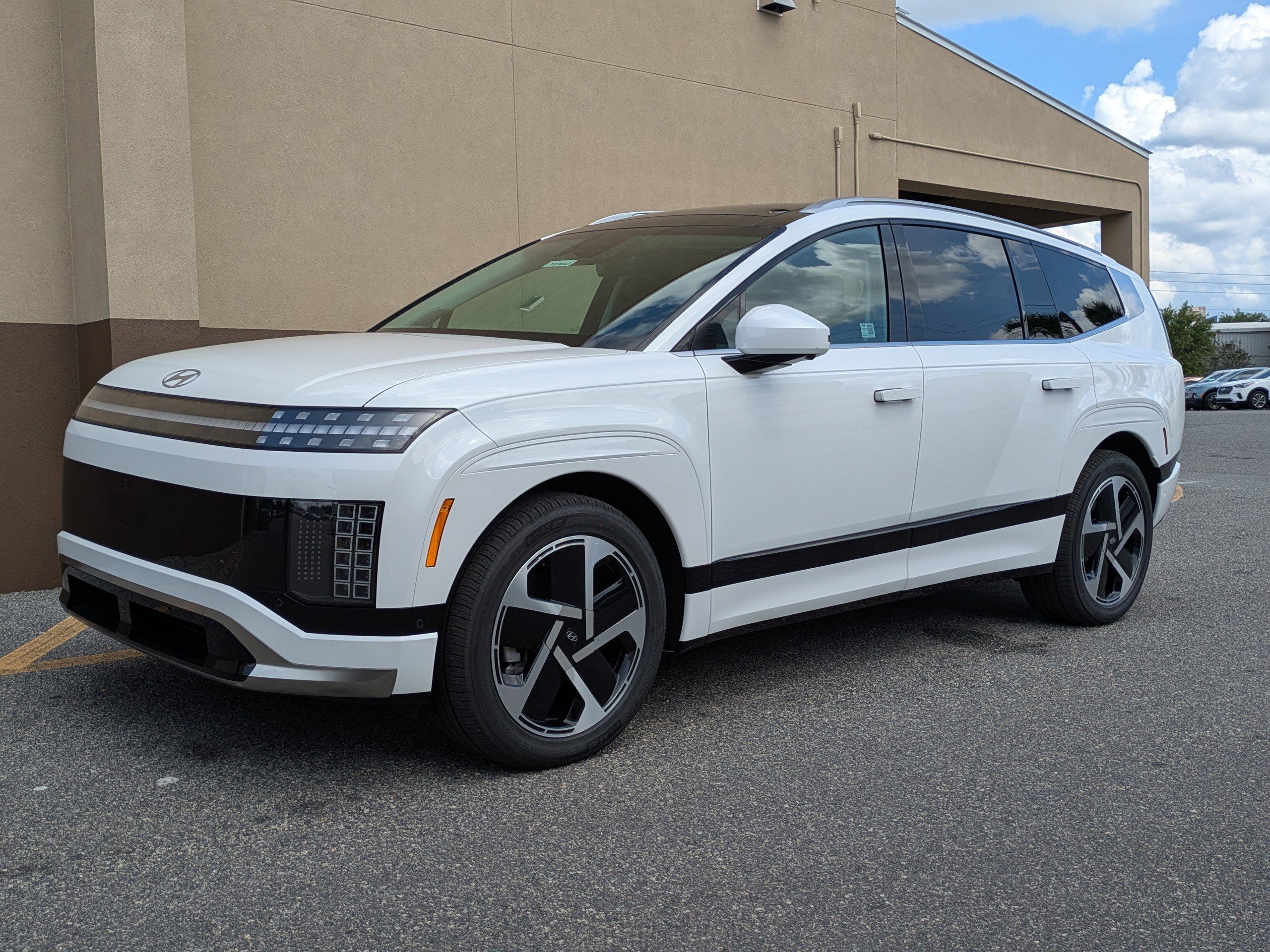 New 2026 Hyundai Ioniq 9 Calligraphy image 10