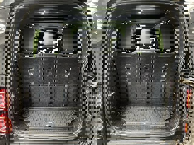 Used 2023 Land Rover Defender 130 X image 27