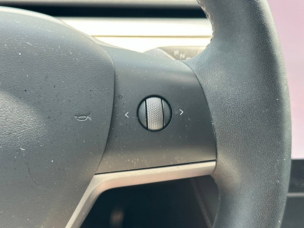 Used 2025 Tesla Model Y Long Range AWD/4WD image 24