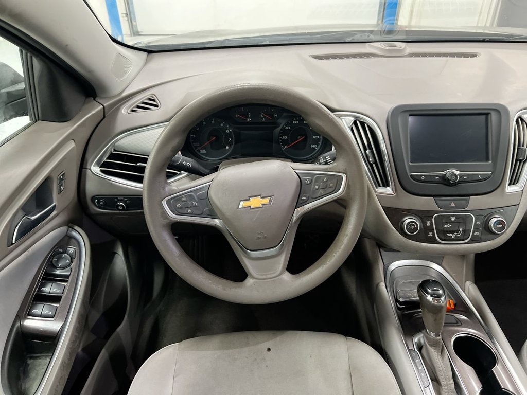 Used 2017 Chevrolet Malibu LT FWD image 11