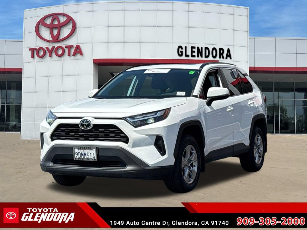 Certified 2022 Toyota RAV4 XLE w/ Convenience Package FWD image 4