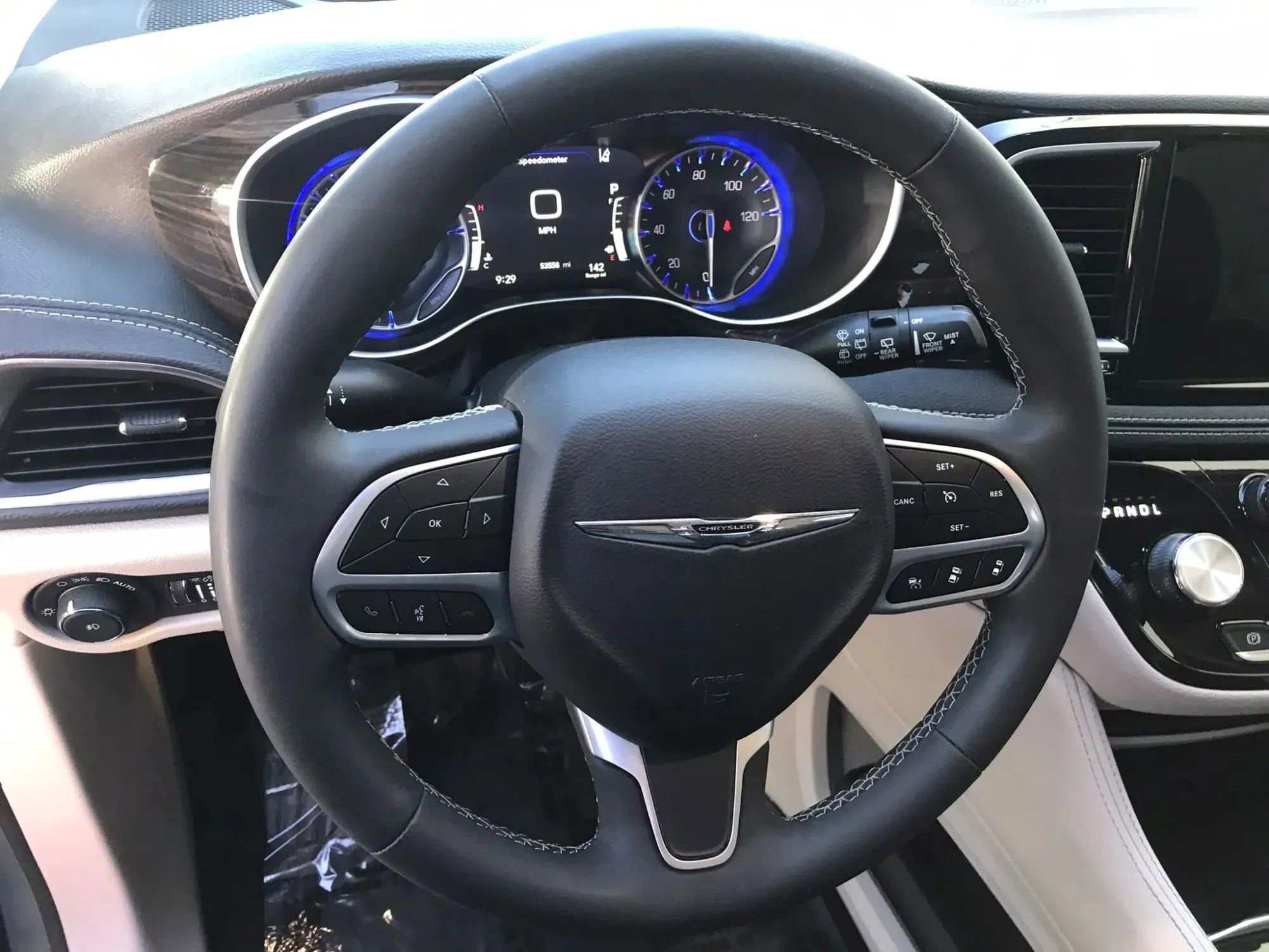 Used 2023 Chrysler Pacifica Limited FWD image 17