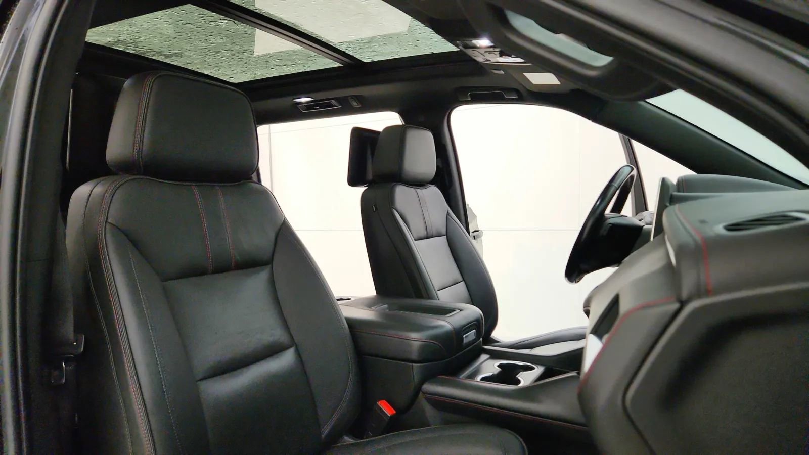 Used 2022 Chevrolet Suburban RST w/ Sport Performance Package image 44