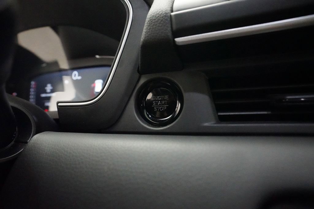Certified 2025 Honda Pilot Black Edition image 31