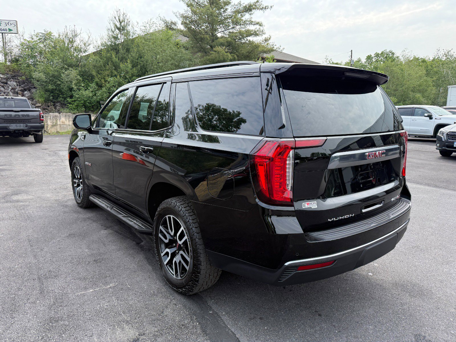 Used 2023 GMC Yukon AT4 image 3