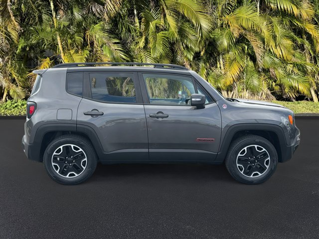 Used 2017 Jeep Renegade Trailhawk w/ Premium Trailhawk Package AWD/4WD image 3