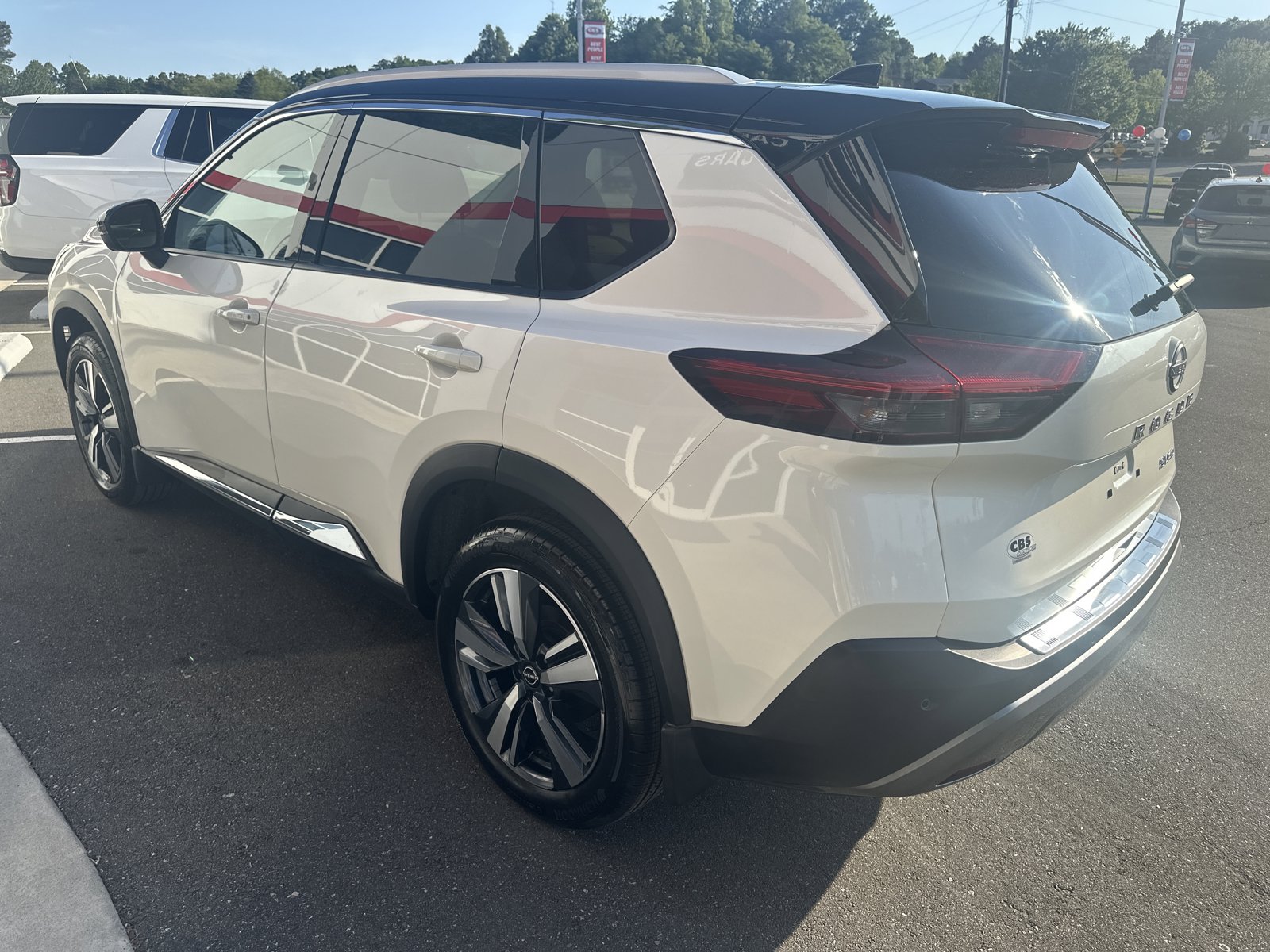 Used 2023 Nissan Rogue SL AWD/4WD image 6