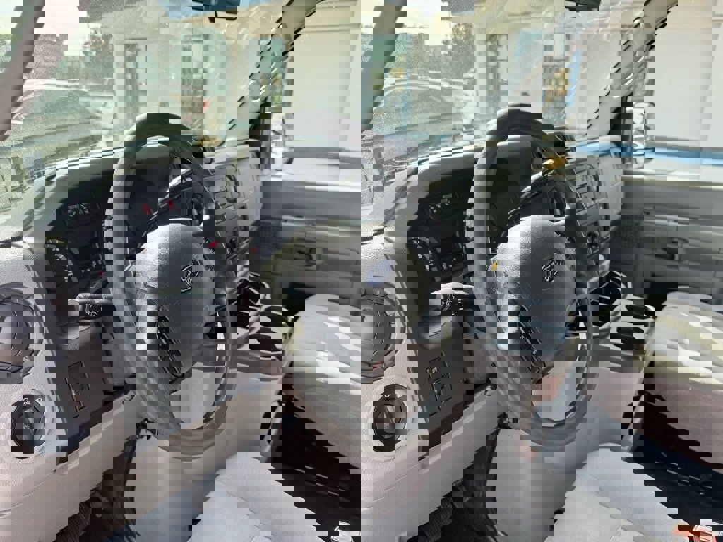 Used 2014 Ford E-250 and Econoline 250 w/ Power Group image 13