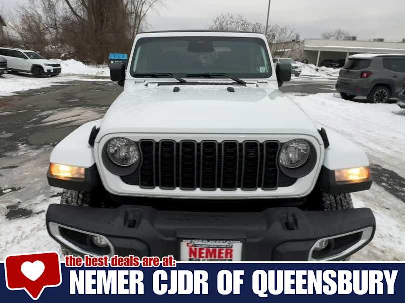 New 2026 Jeep Gladiator Sport AWD/4WD image 3