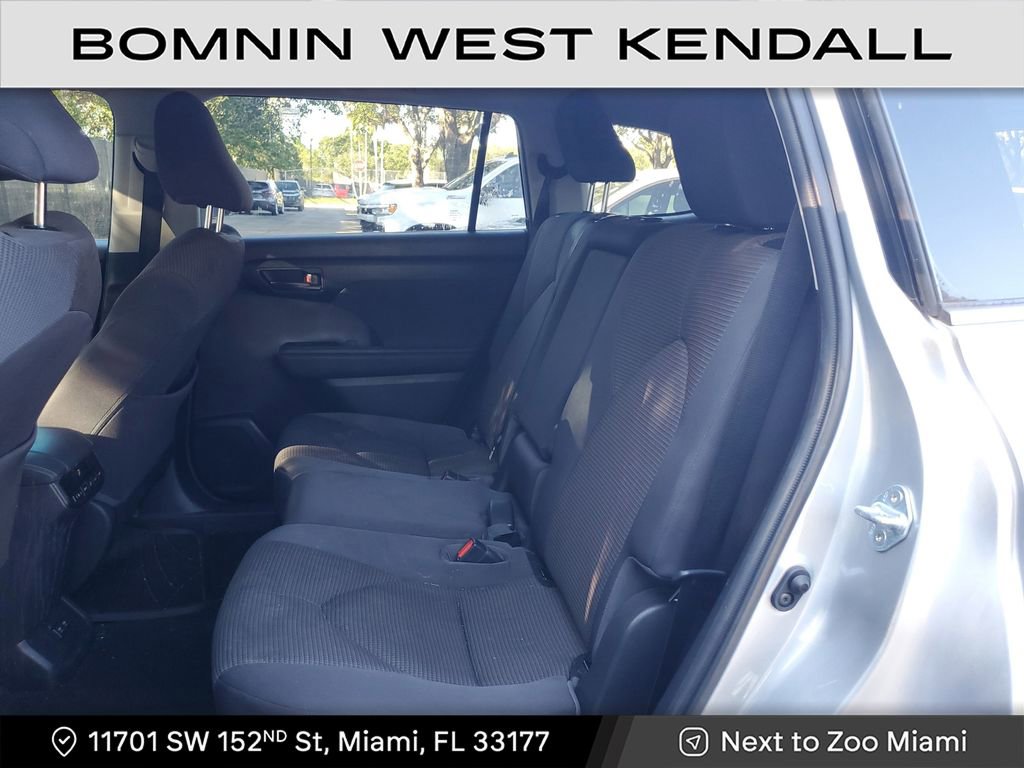 Used 2020 Toyota Highlander L image 16