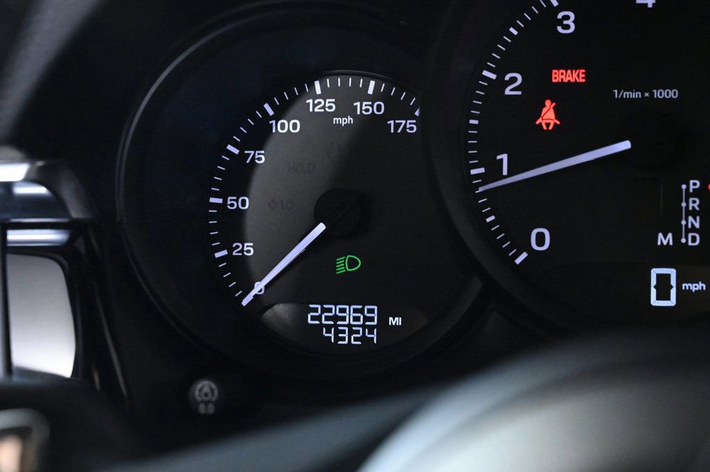 Certified 2024 Porsche Macan AWD/4WD image 14