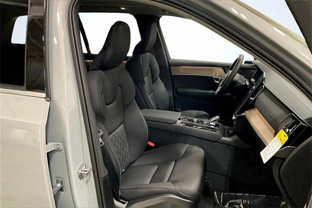 New 2026 Volvo XC90 B6 Plus w/ Protection Package Premier image 11