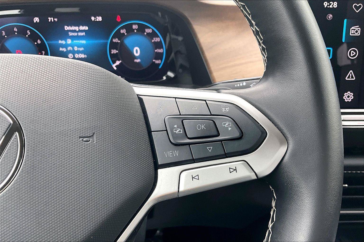 Used 2025 Volkswagen Atlas SE AWD/4WD image 19