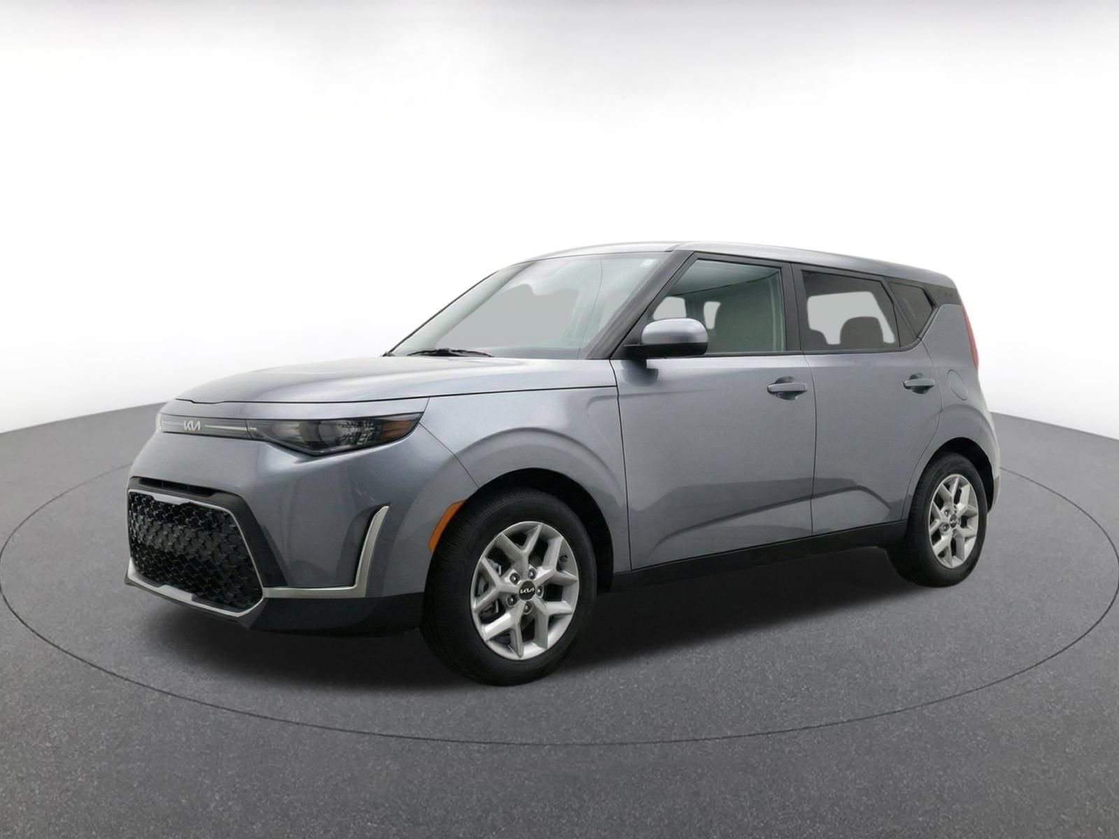 Used 2025 Kia Soul LX w/ LX Technology Package FWD image 3