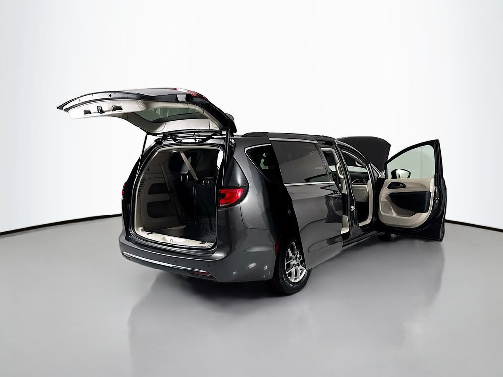Used 2022 Chrysler Pacifica Touring-L FWD image 19
