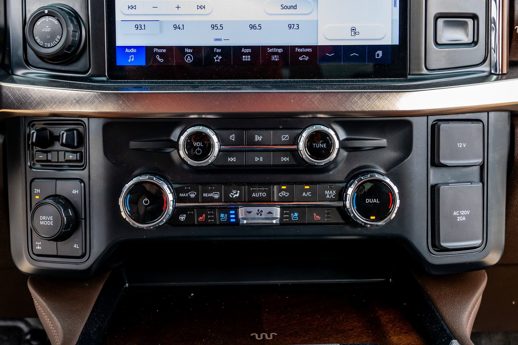 Used 2023 Ford F350 King Ranch w/ Chrome Package image 21